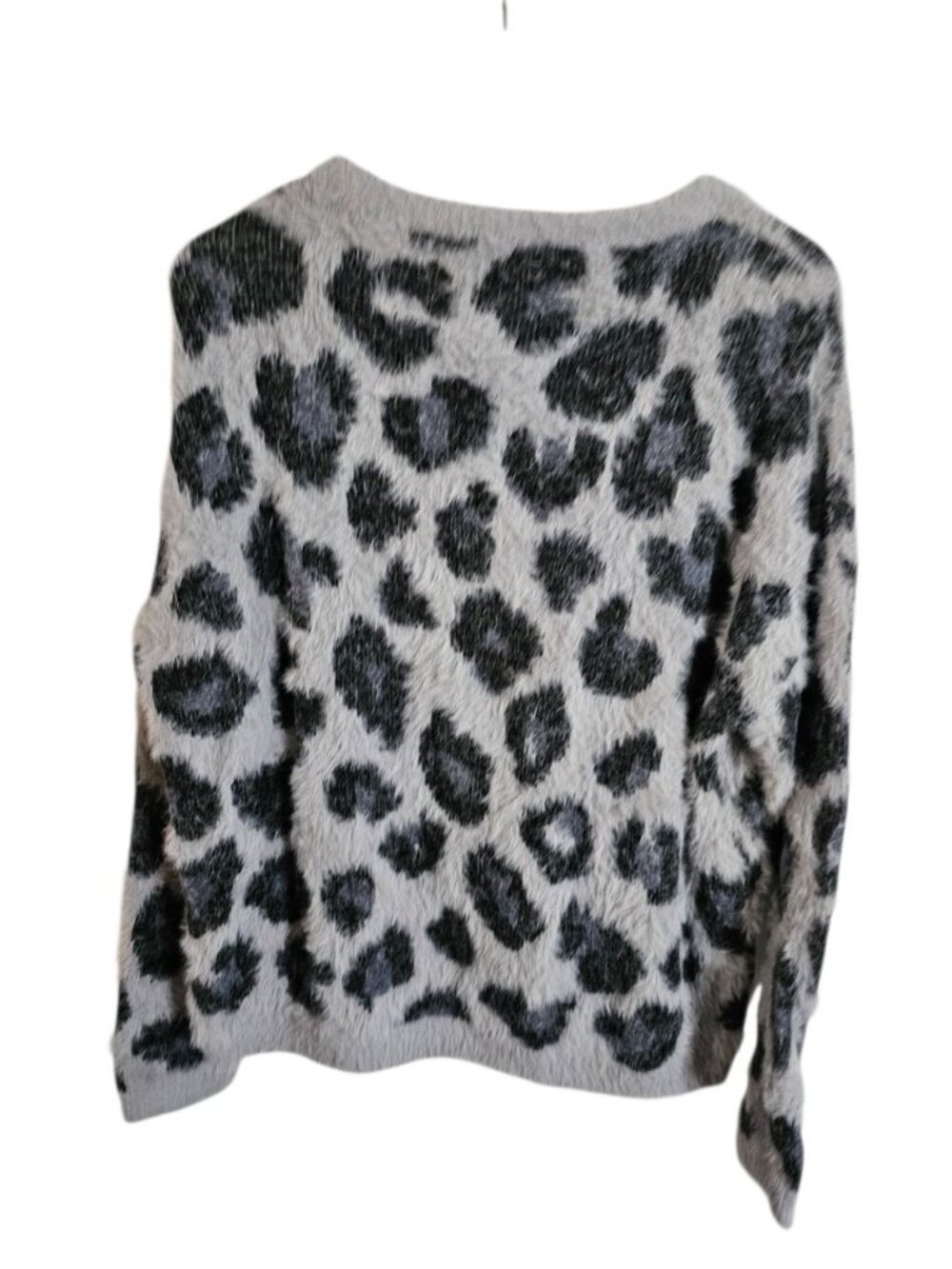 Time And Tru Women L 12-14 Fuzzy Animal Print Sweater Gray Black Statement Knit - Picture 3 of 7
